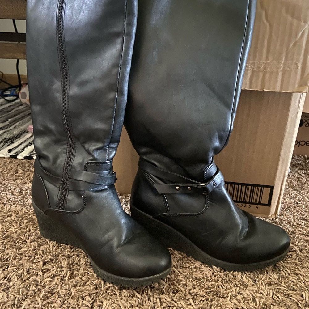 Chic Black Wedge Boots